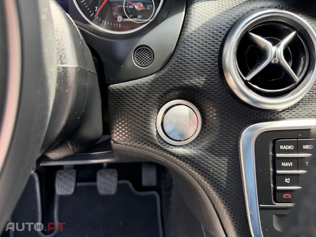 Mercedes-Benz A 180 d AMG Line