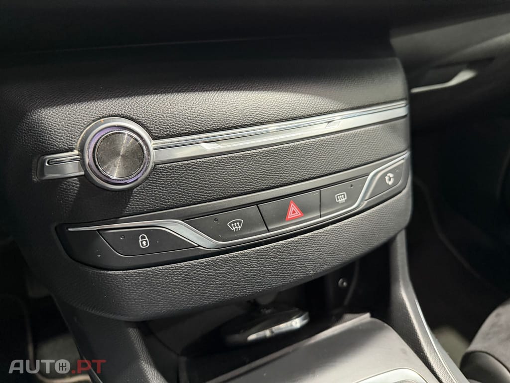 Peugeot 308 1.2  Feline
