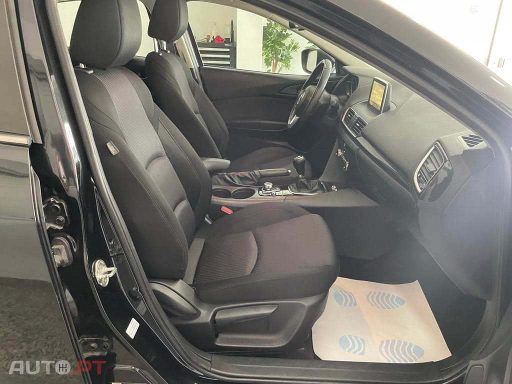 Mazda 3 1.5 Sky-D Evolve HS Navi
