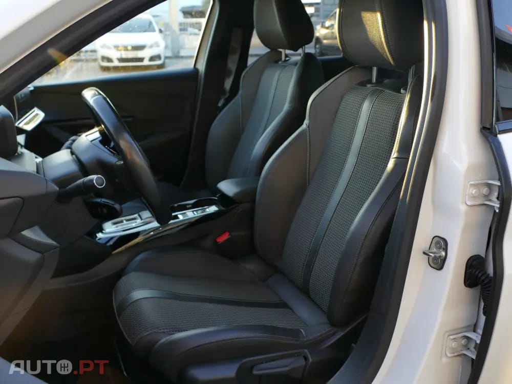 Peugeot E-208 50 kWh GT