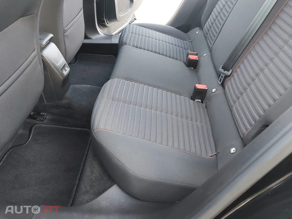 Peugeot E-2008 50 kWh Active Pack