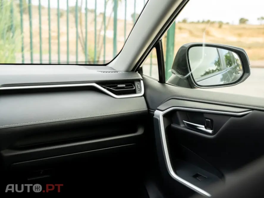 Toyota RAV4 2.5 HDF Comfort — fotografia 19