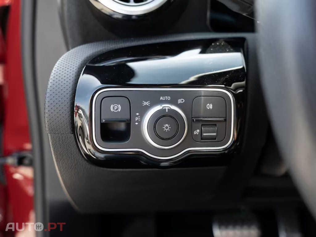 Mercedes-Benz A 250 I.V.A DEDUTIVEL e AMG