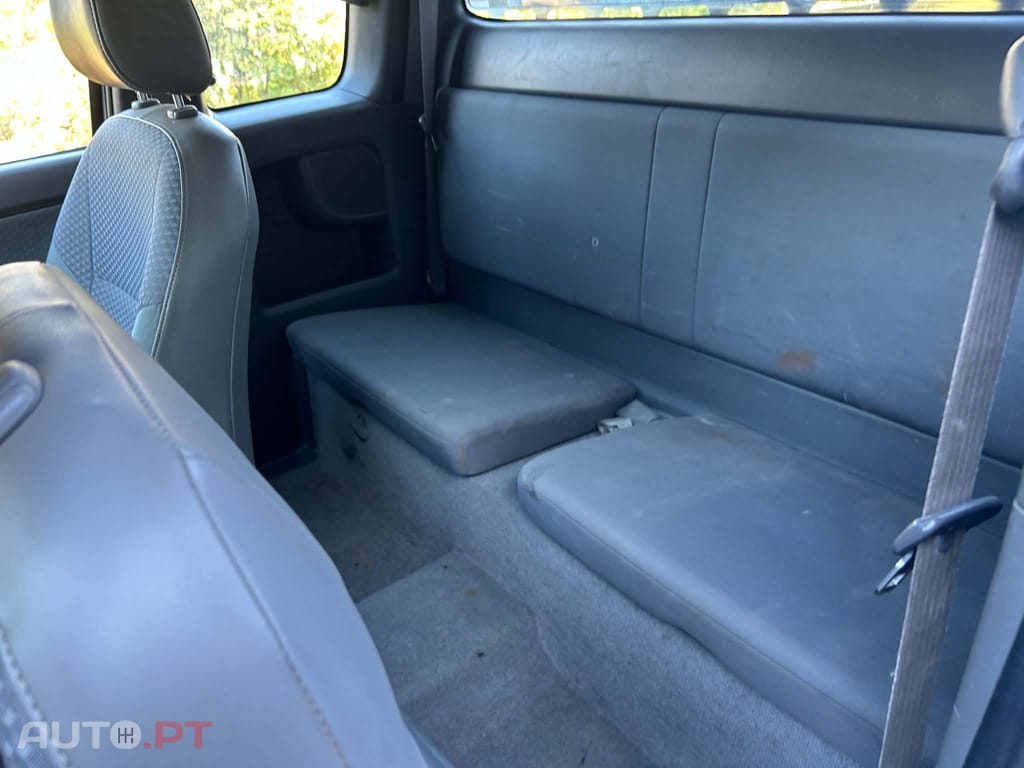 Toyota Hilux X-Cab 4x4 2.5D-4D 144cv