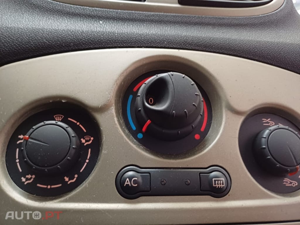 Renault Clio 1.2 16V Confort Privilège