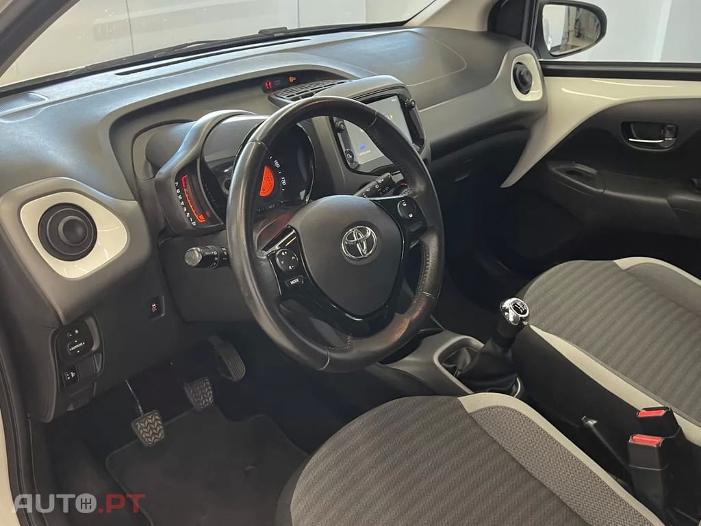 Toyota Aygo X Black&White