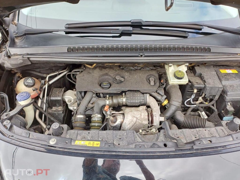 Peugeot 3008 1.6 e-HDi Allure 2-Tronic 110g — fotografia 10