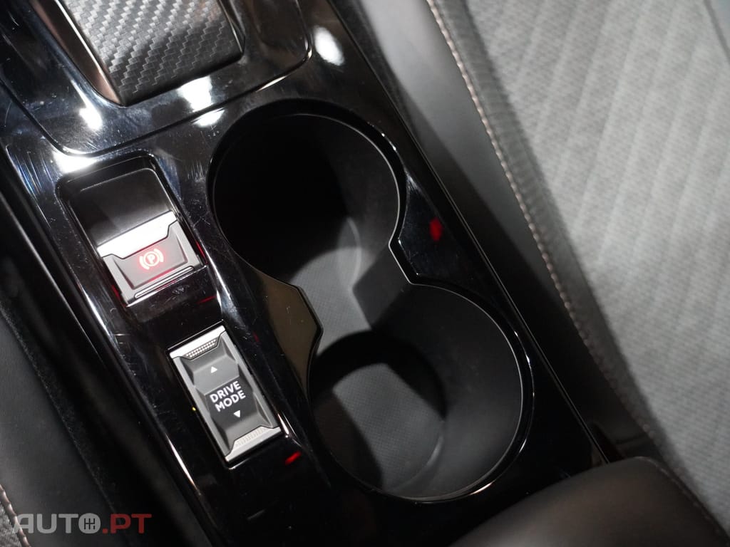 Peugeot 2008 1.2 Hybrid Allure e-DCS6