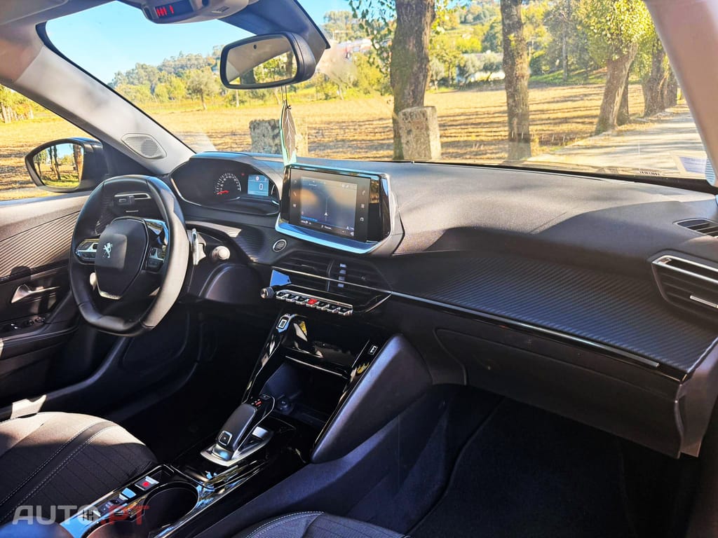 Peugeot 2008 1.5 BlueHDi Allure EAT8