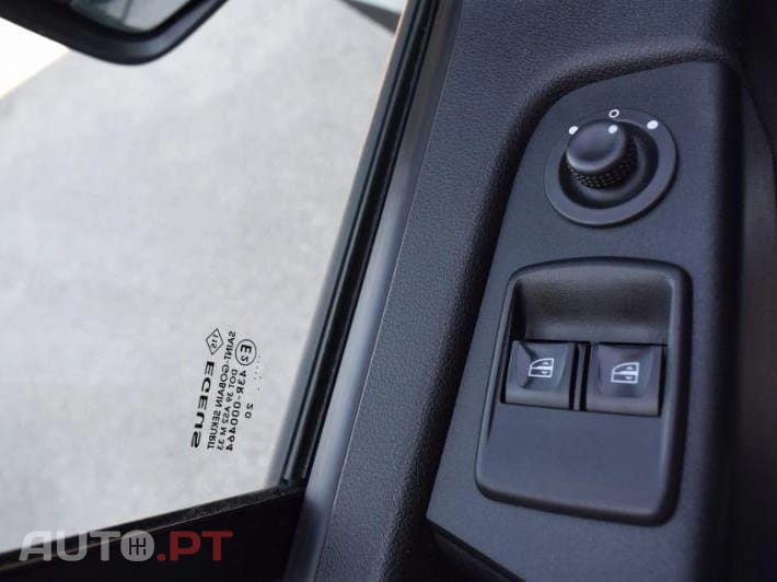 Renault Trafic 2.0 dCi L1H1 (C/ Frio)