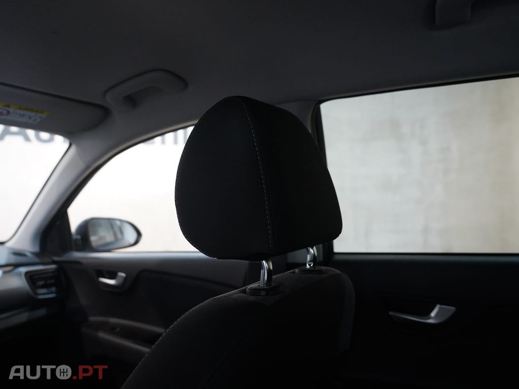 Kia Stonic 1.2 Dynamic — fotografia 23
