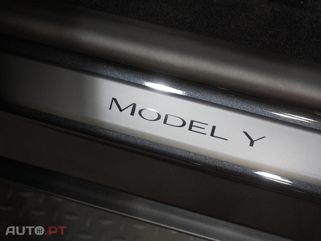 Tesla Model Y Long Range Tração Traseira
