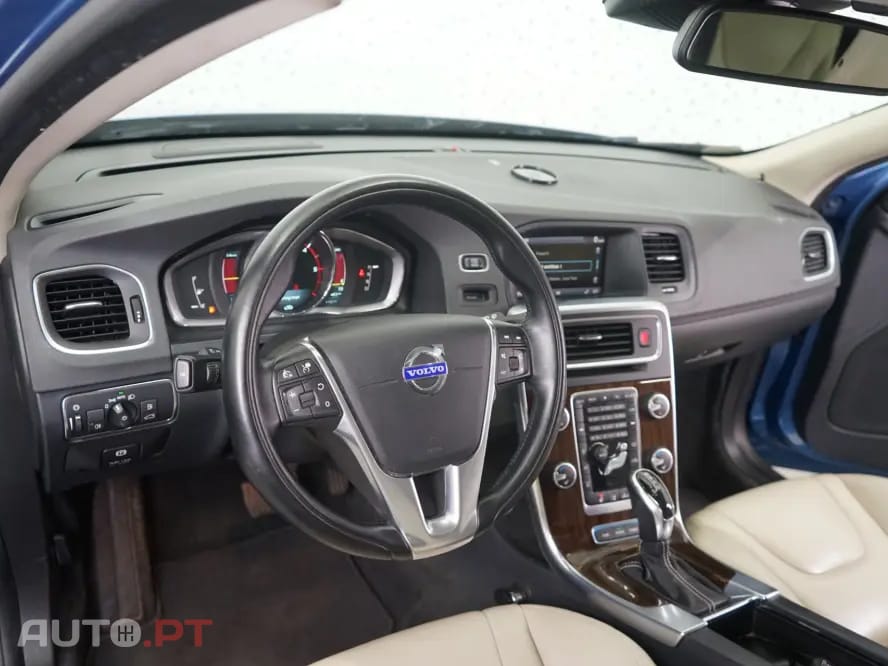 Volvo V60 2.4 D6 Summum AWD Phev