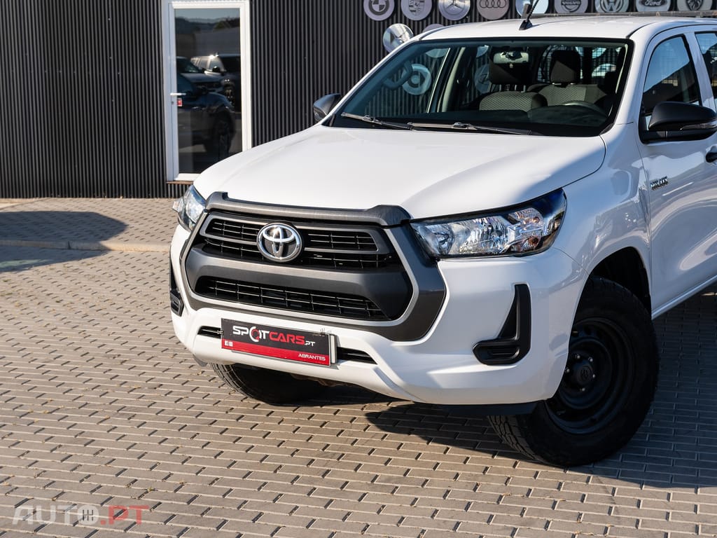 Toyota Hilux 2.4 D-4D 2WD CD CM