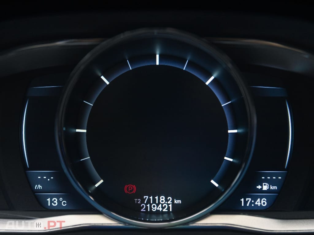 Volvo V60 2.4 D6 Momentum AWD Phev