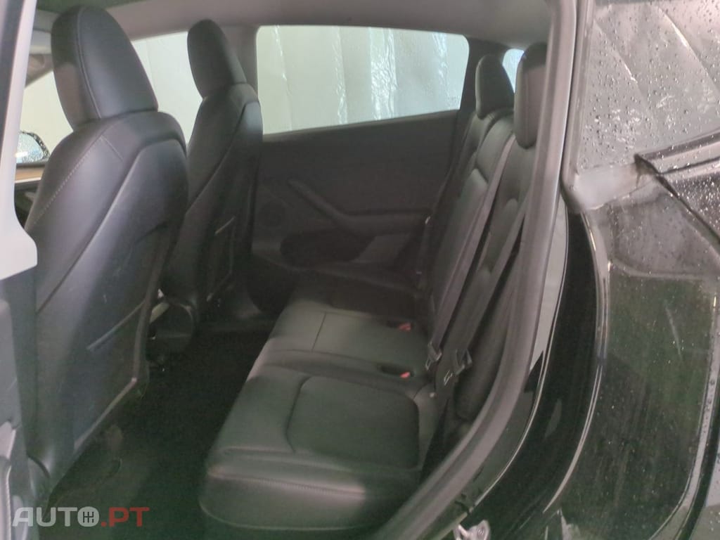 Tesla Model Y Standard RWD