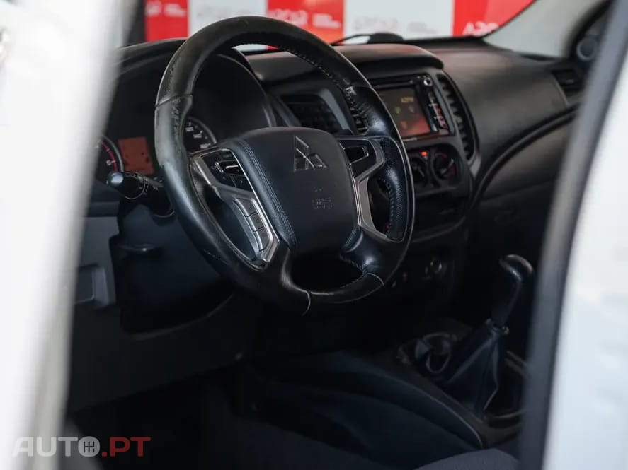 Mitsubishi L200 2.4 DI-D CD Invite Space Cab 3L 4WD