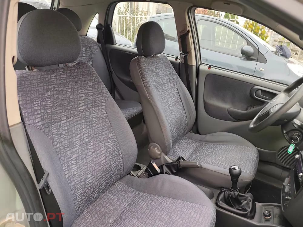 Opel Corsa 1.2 16V Confort