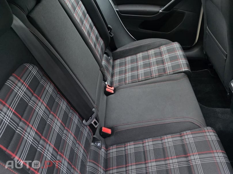 Volkswagen Golf 2.0 TSI GTI