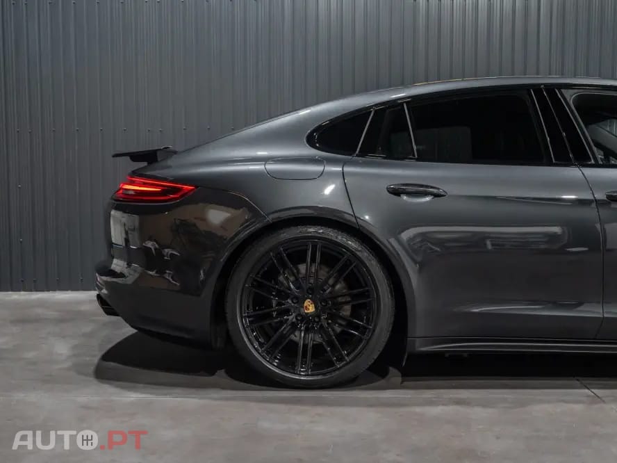 Porsche Panamera 4 E-Hybrid