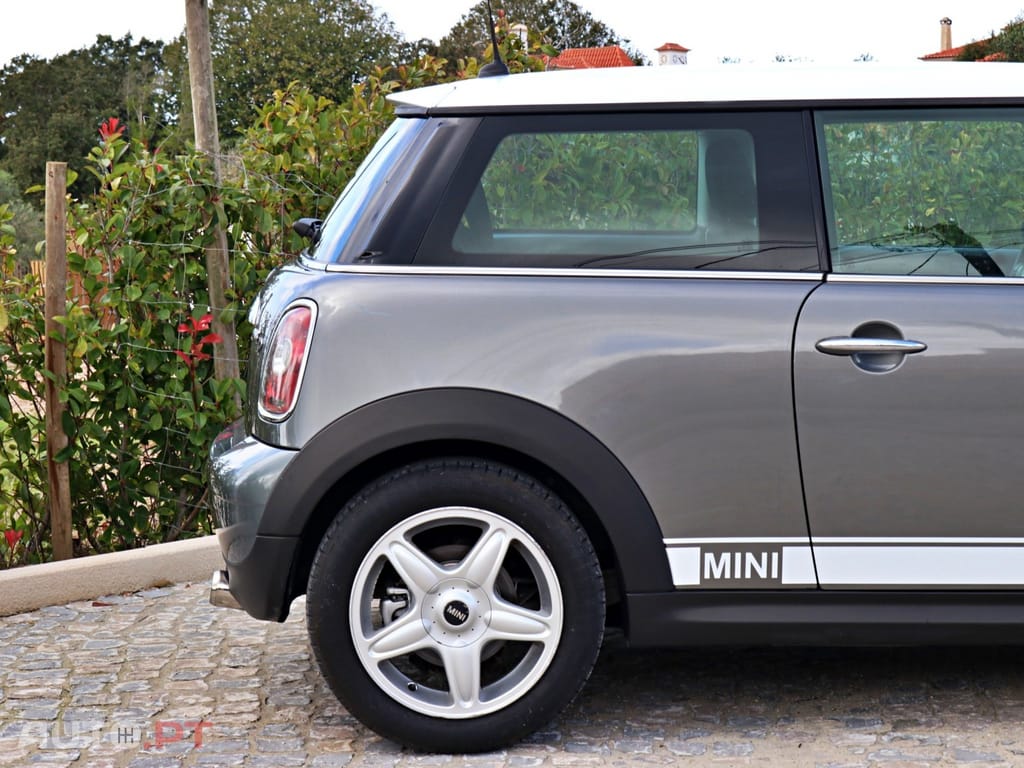 MINI Cooper Cooper D