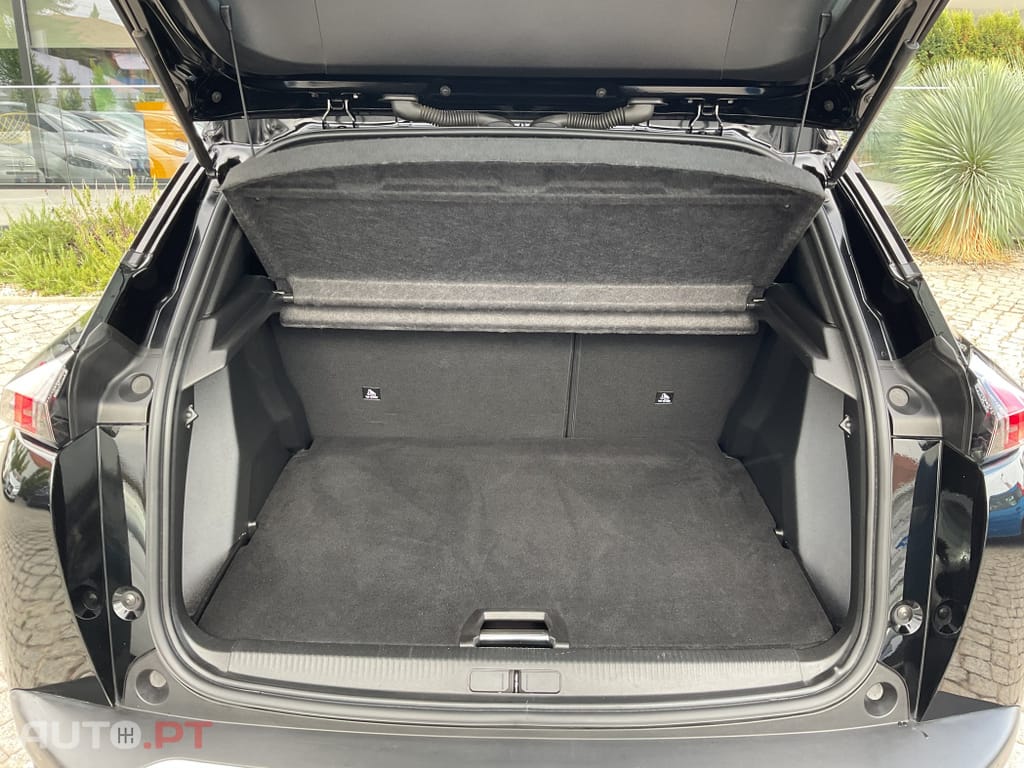 Peugeot E-2008 50 kWh Allure