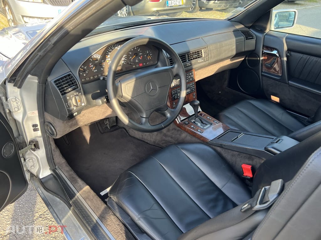 Mercedes-Benz SL 280 Outro