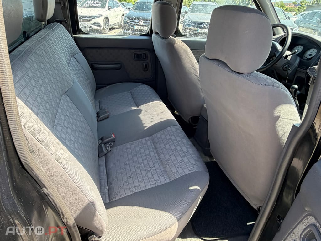 Nissan Navara 2.5TDi 4x4 5LUG