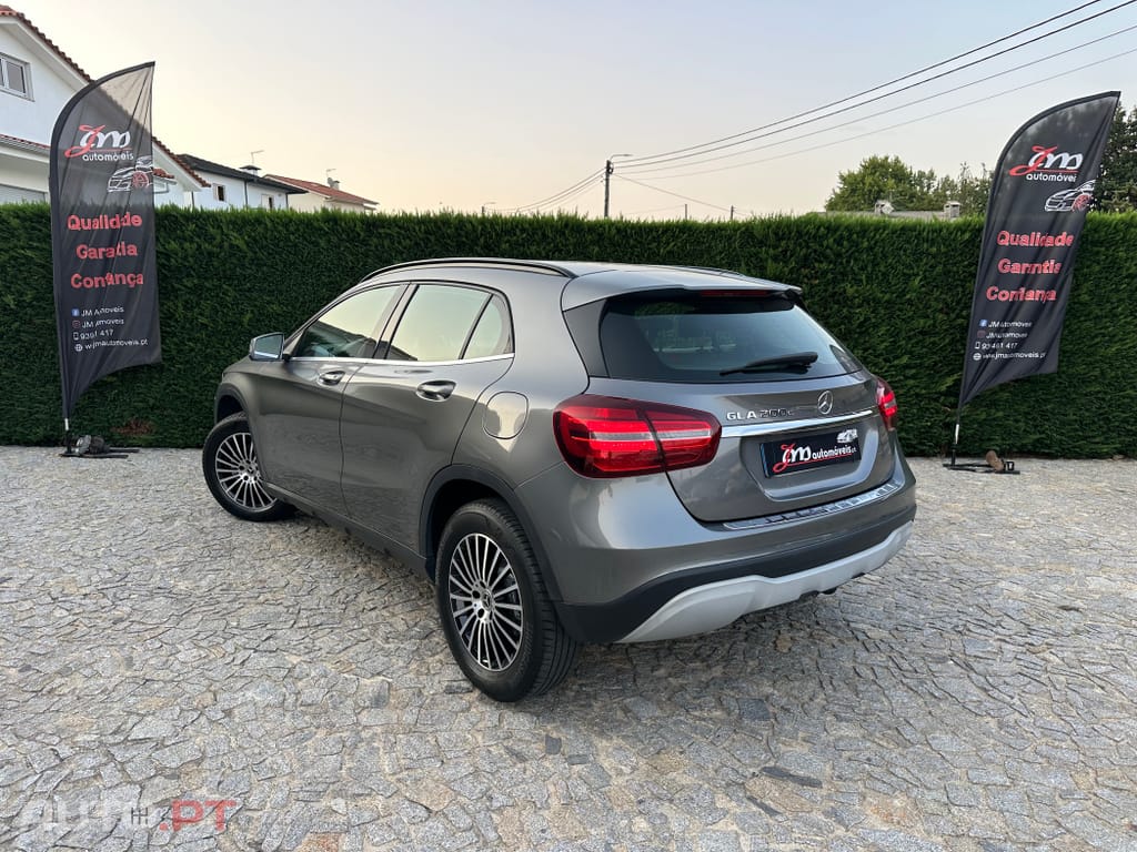 Mercedes-Benz GLA 200 d 7G-DCT Urban Automático