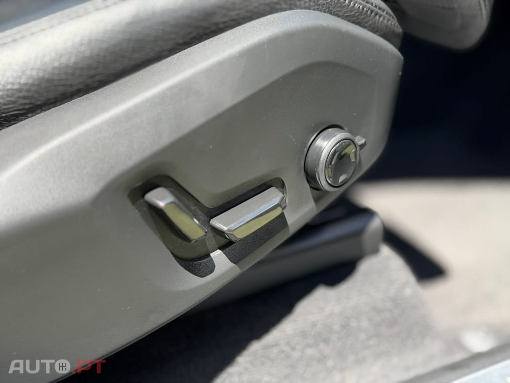Volvo XC90 2.0 T8 PHEV Ultimate Dark AWD