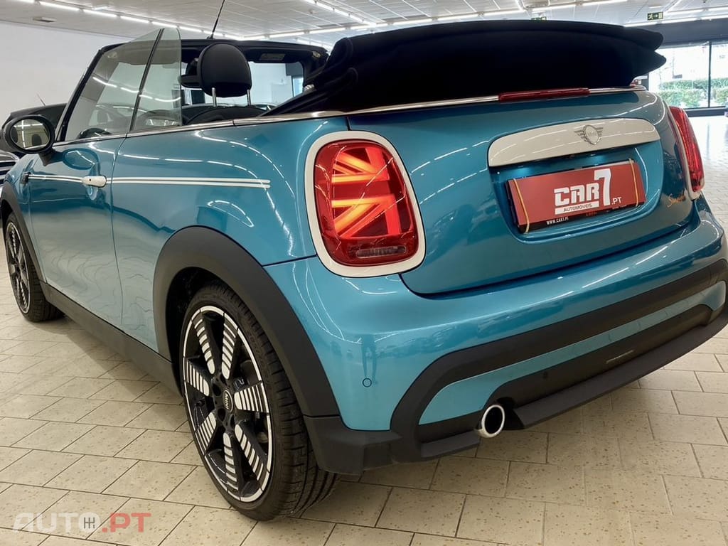 MINI Cooper Premium Plus Classic Auto