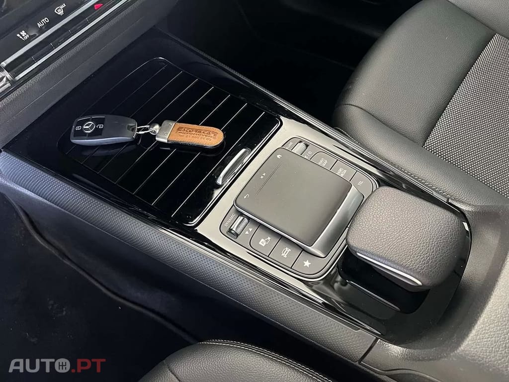 Mercedes-Benz GLA 180 7G-DCT Progressive