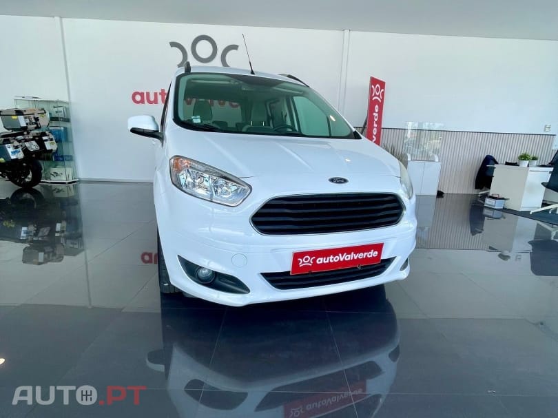 Ford Courier EcoBoost Titanium