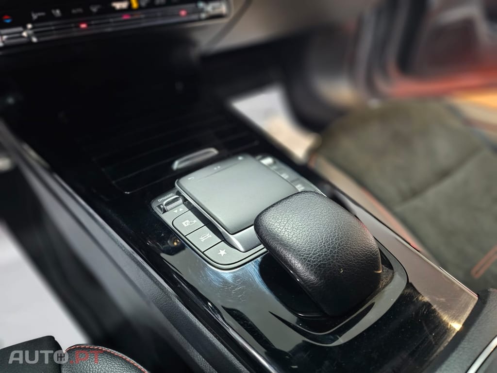 Mercedes-Benz CLA 180 Shooting Brake 7G-DCT AMG Line