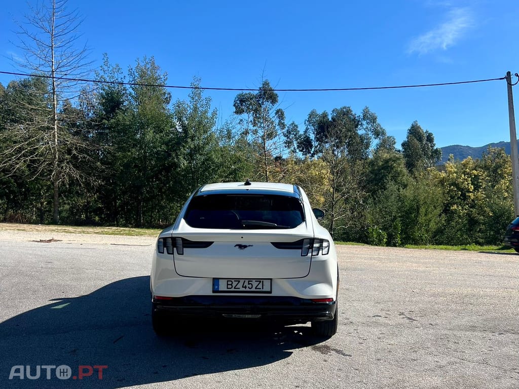 Ford Mustang Mach-E Titanium X Premium