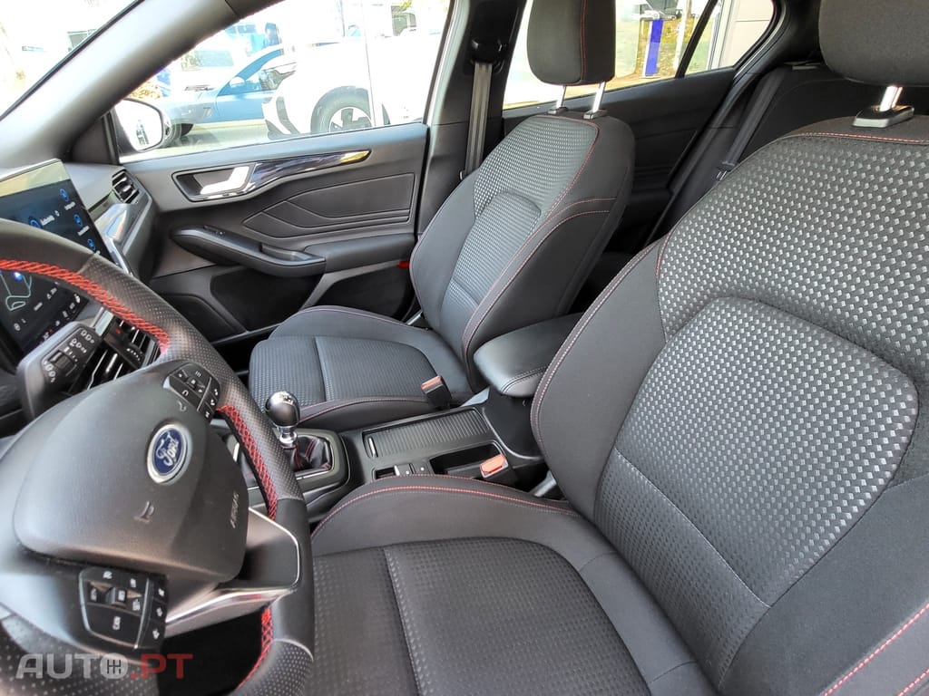 Ford Focus 1.0 EcoBoost MHEV ST-Line