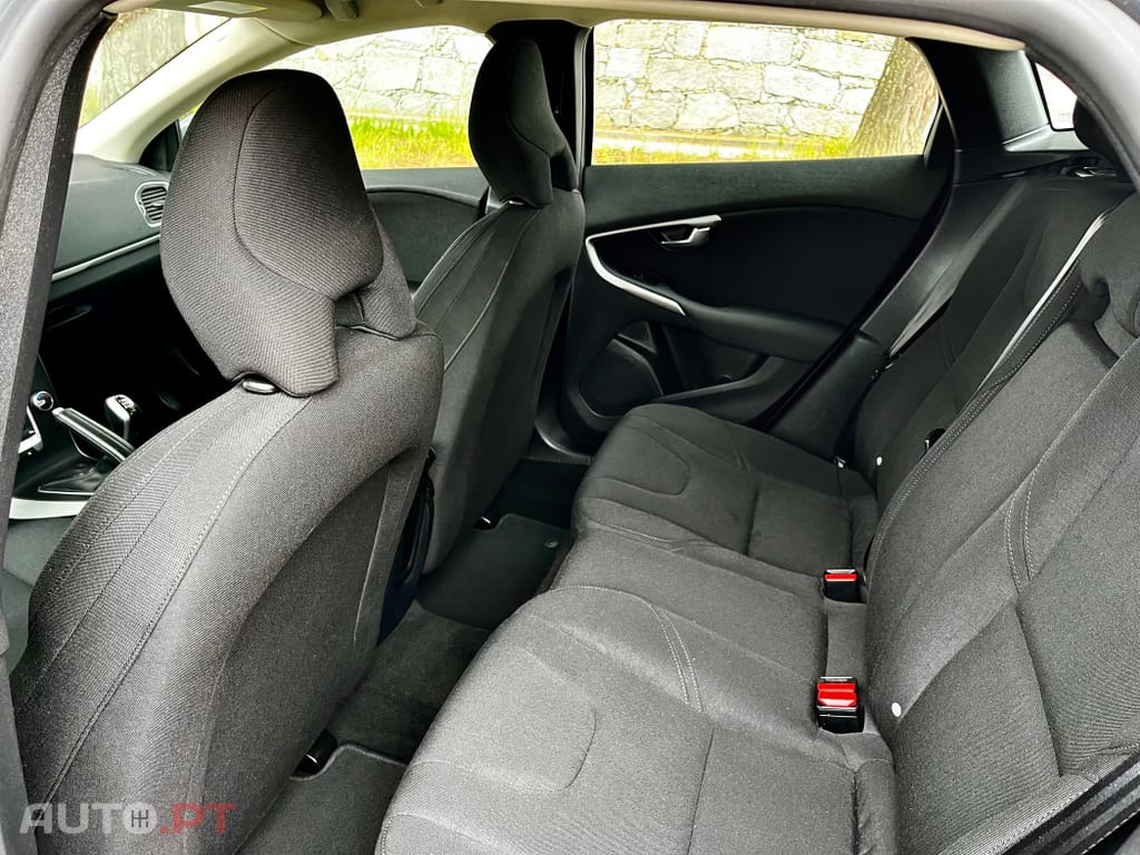 Volvo V40 D2