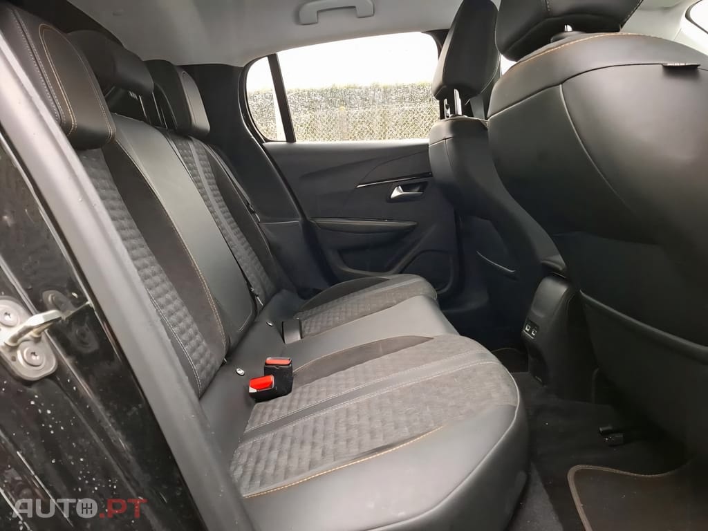 Peugeot E-208 50 kWh Allure Roadtrip