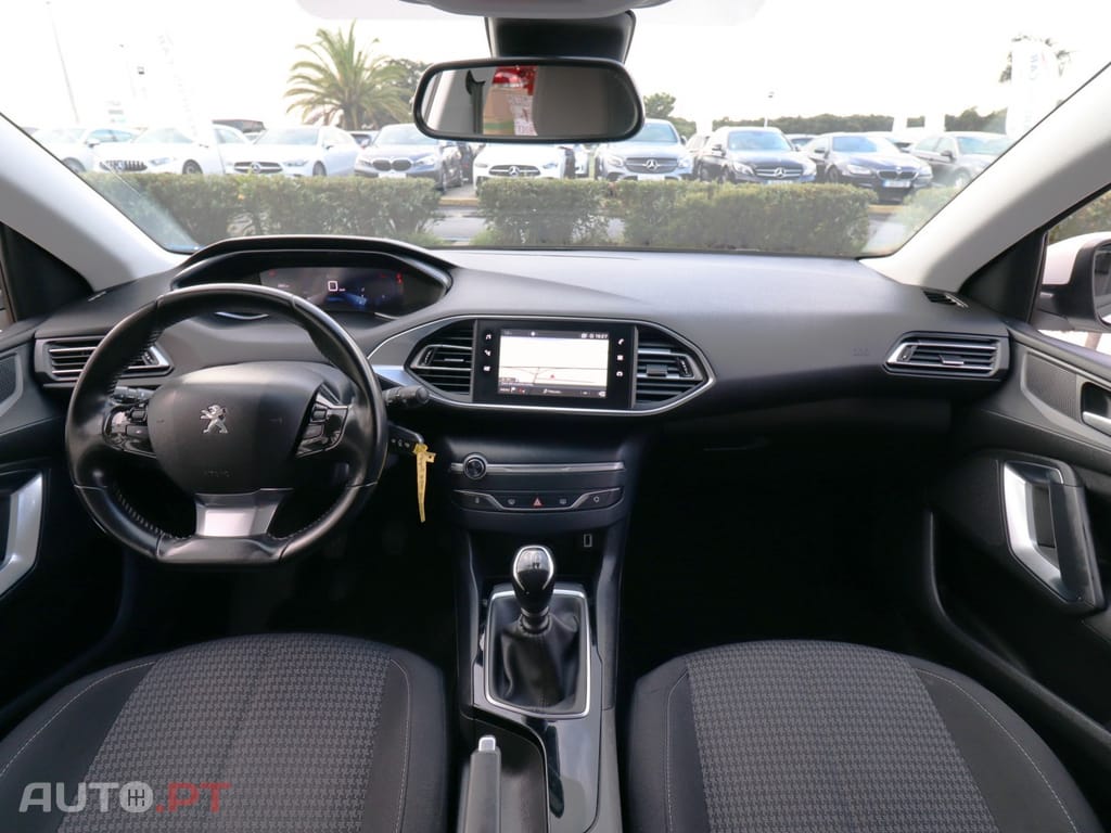 Peugeot 308 1.5 BlueHDi Active — fotografia 8
