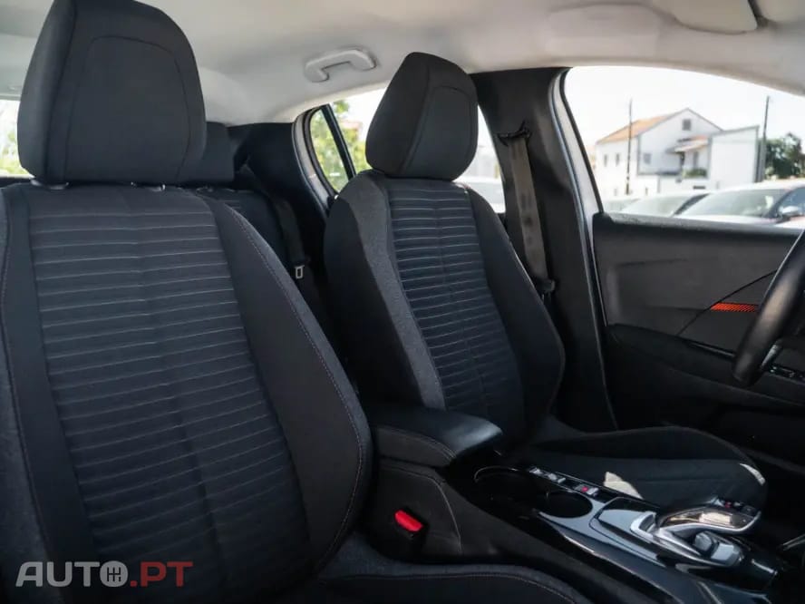 Peugeot E-208 50 kWh Active