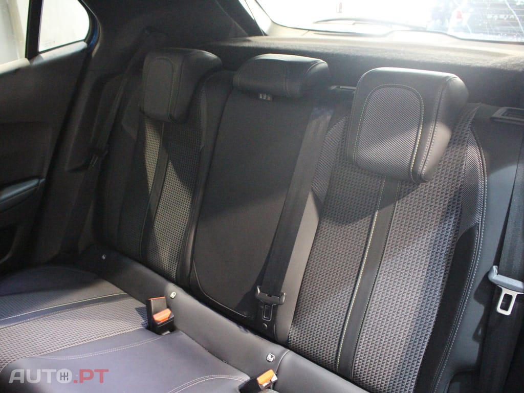 Peugeot 2008 1.2 PureTech GT EAT8