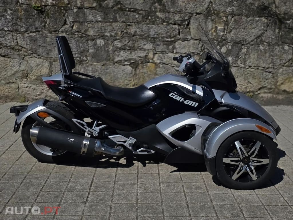 Bombardier CAN AM SPYDER
