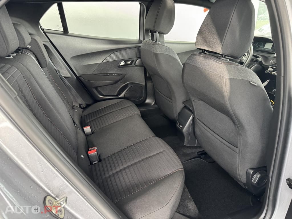 Peugeot E-2008 50 kWh Active Pack