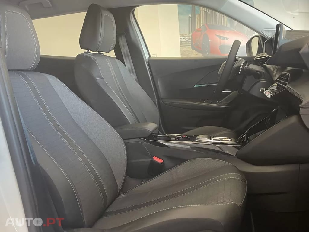 Peugeot 2008 1.2 PureTech Allure EAT8