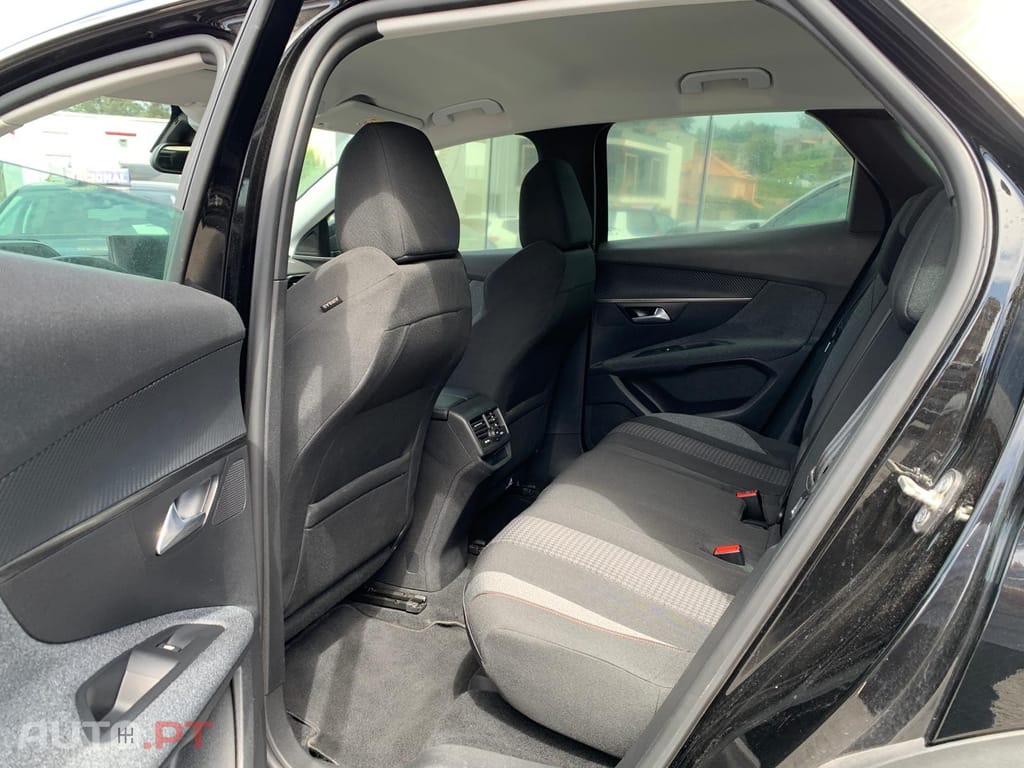 Peugeot 3008 1.5 BlueHDi Active
