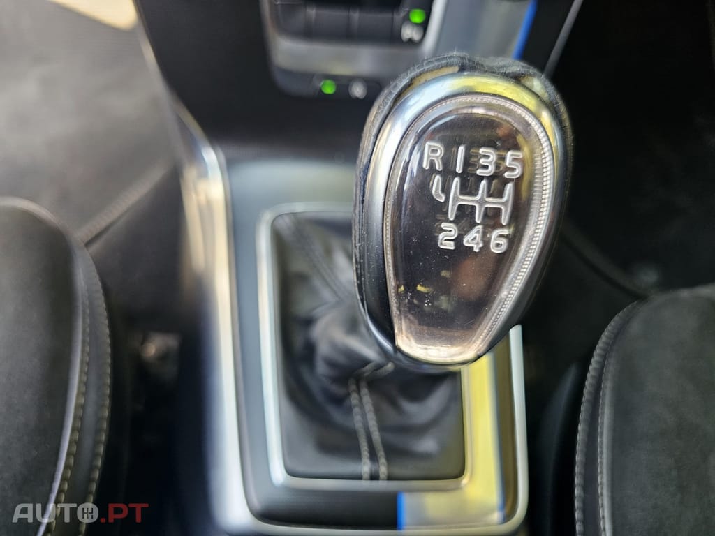 Volvo V40 1.6 D2 R-Design Momentum