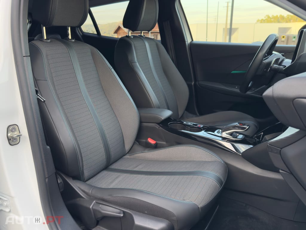 Peugeot 2008 PureTech 130 EAT8 Allure