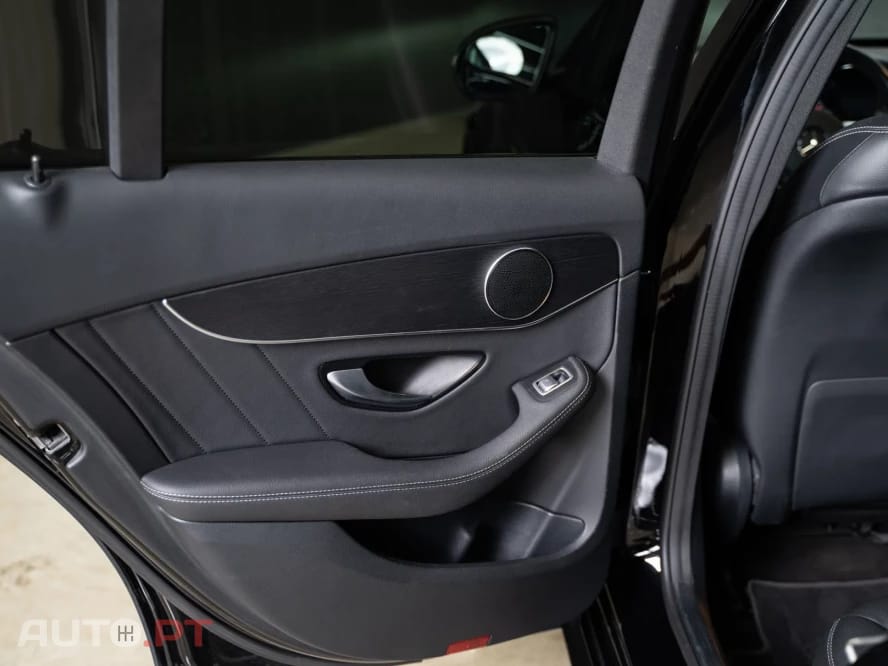 Mercedes-Benz C 300 e AMG Line