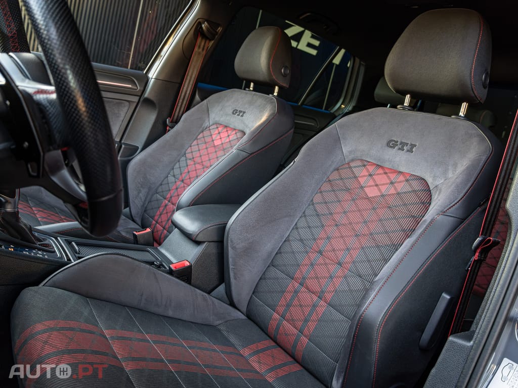 Volkswagen Golf 2.0 TSI TCR DSG