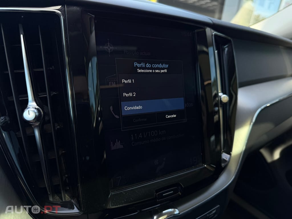 Volvo XC60 2.0 T8 PHEV Momentum Plus AWD